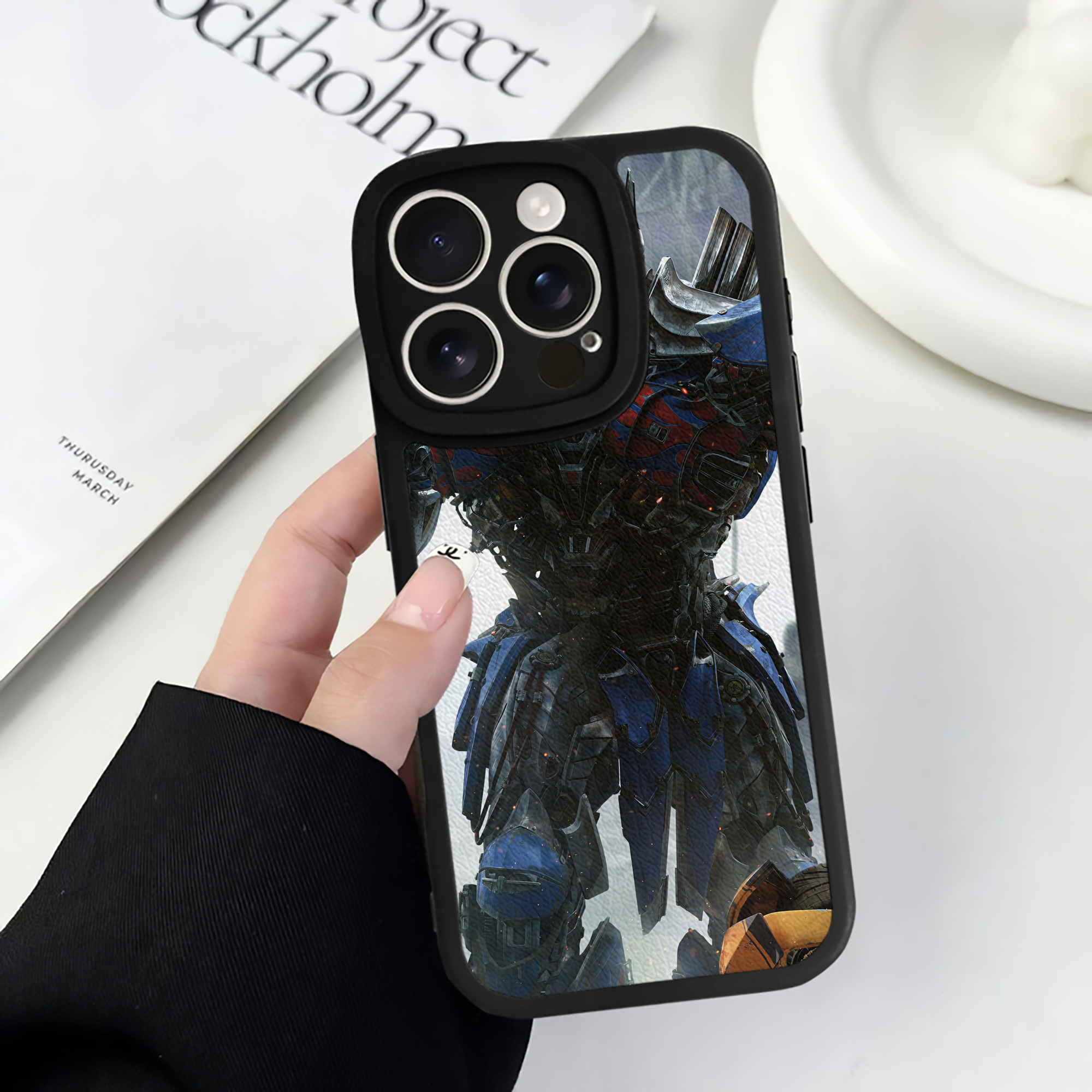 （画像用） Transformers トランスフォーマー 【iPhone 16シリーズ対応】シリコンスマホケース（レザー調） 材質：シリコン